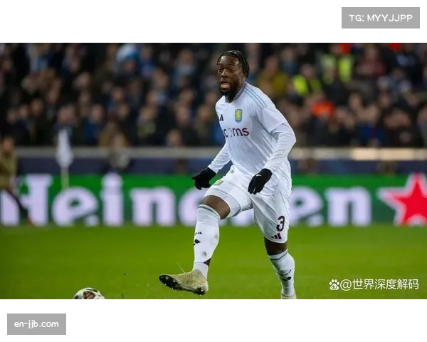 维拉中场路易斯组织调度 成球队攻防转换枢纽